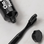 ⁦فرشاة أسنان تشا تشا بشعيرات ناعمة من أونبا - أسود⁩ - الصورة ⁦2⁩