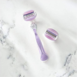 ⁦أداة حلاقة بريز من جيليت فينوس للنساء⁩ - الصورة ⁦3⁩