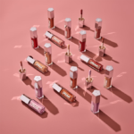 ⁦قلوس ملمع ومكبر شفاه بومب كريم من فنتي بيوتي - 02 فنتي قلو⁩ - الصورة ⁦5⁩