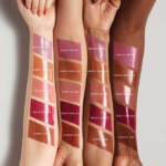 ⁦قلوس ملمع ومكبر شفاه بومب كريم من فنتي بيوتي - 02 فنتي قلو⁩ - الصورة ⁦4⁩