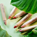 ⁦قلم أحمر شفاه وبلاشر أحمر خدود جرين مي من كيكو - 105 رستيك روزوود⁩ - الصورة ⁦4⁩