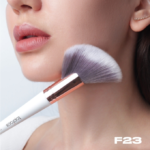 ⁦توب فيس فرشاة الوجه والجسم - F23⁩ - الصورة ⁦3⁩