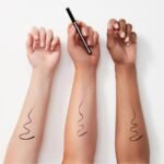 ⁦ميبلين هايبر ايزي قلم كحل سائل - أسود⁩ - الصورة ⁦3⁩