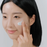 ⁦سكين1004 سيروم واقي شمس مدغشقر سينتيلا هيالو-سيكا ووتر فيت بعامل حماية +50 - 100مل⁩ - الصورة ⁦2⁩