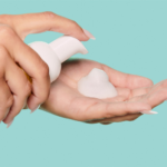 ⁦رغوة ذا بروفيشنال ميني تايت أن توند لتنقية المسام من بنفت⁩ - الصورة ⁦2⁩